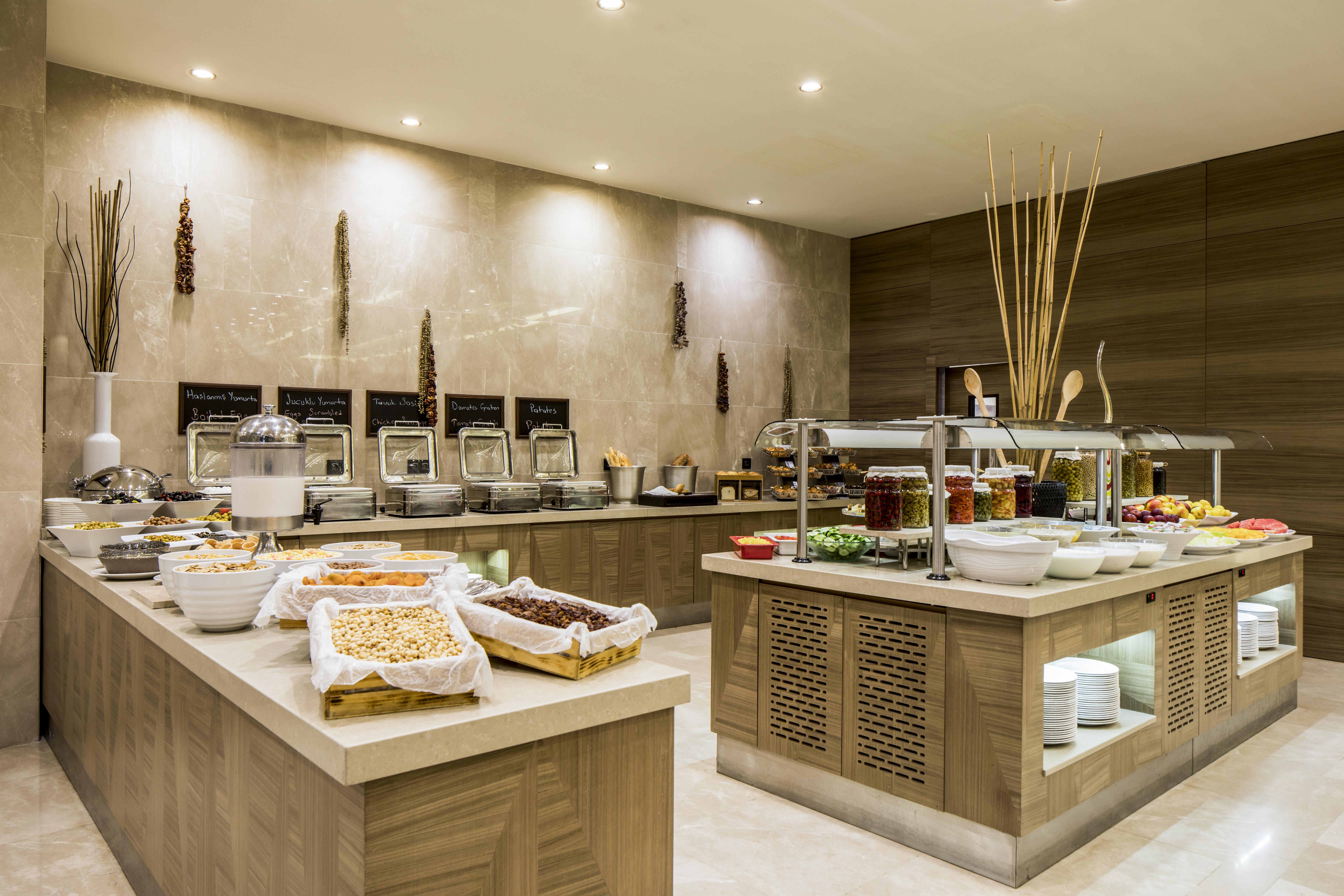 클라리온 호텔 골든 혼 이스탄불 외부 사진 The buffet at the hotel