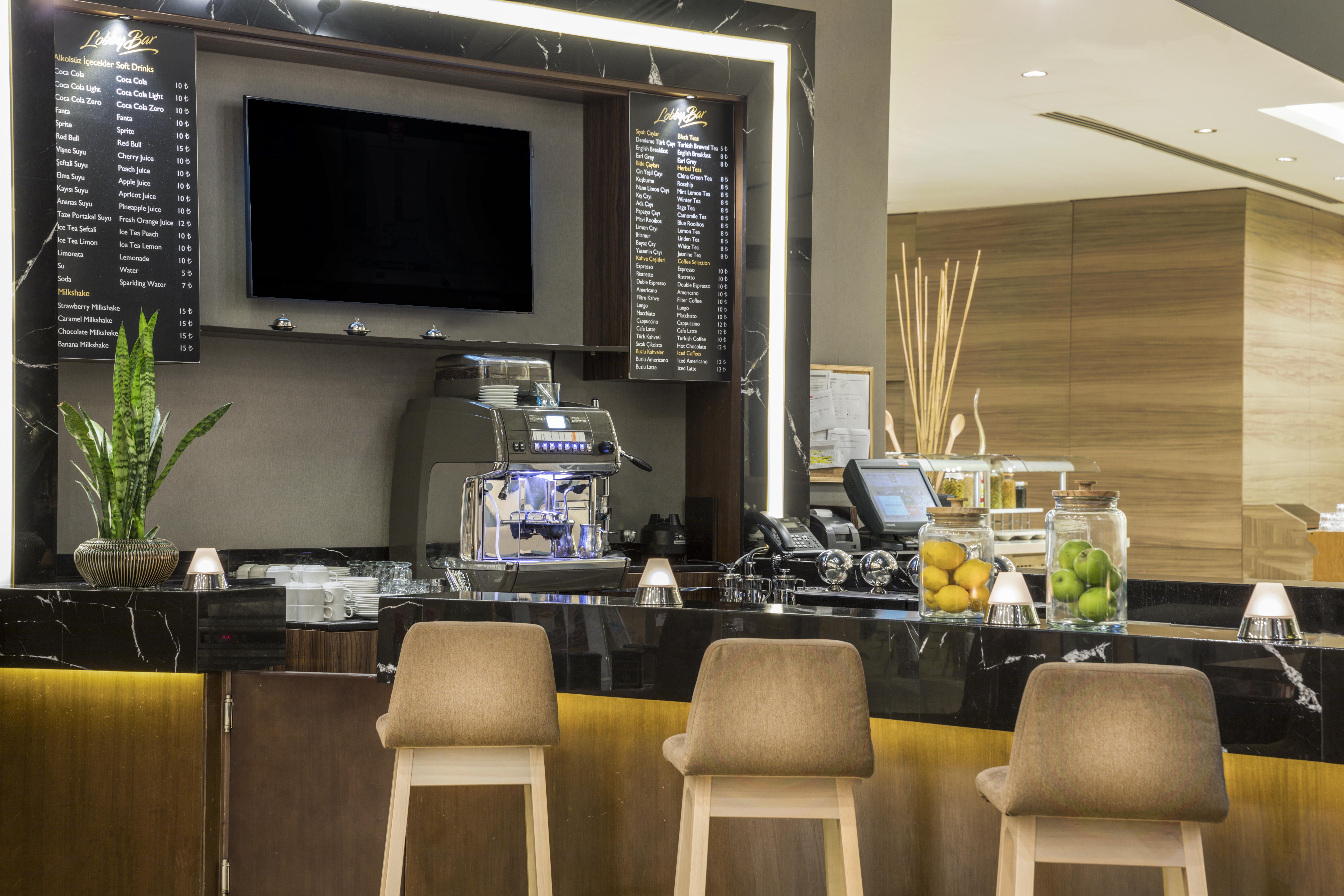 클라리온 호텔 골든 혼 이스탄불 외부 사진 A coffee bar in a hotel