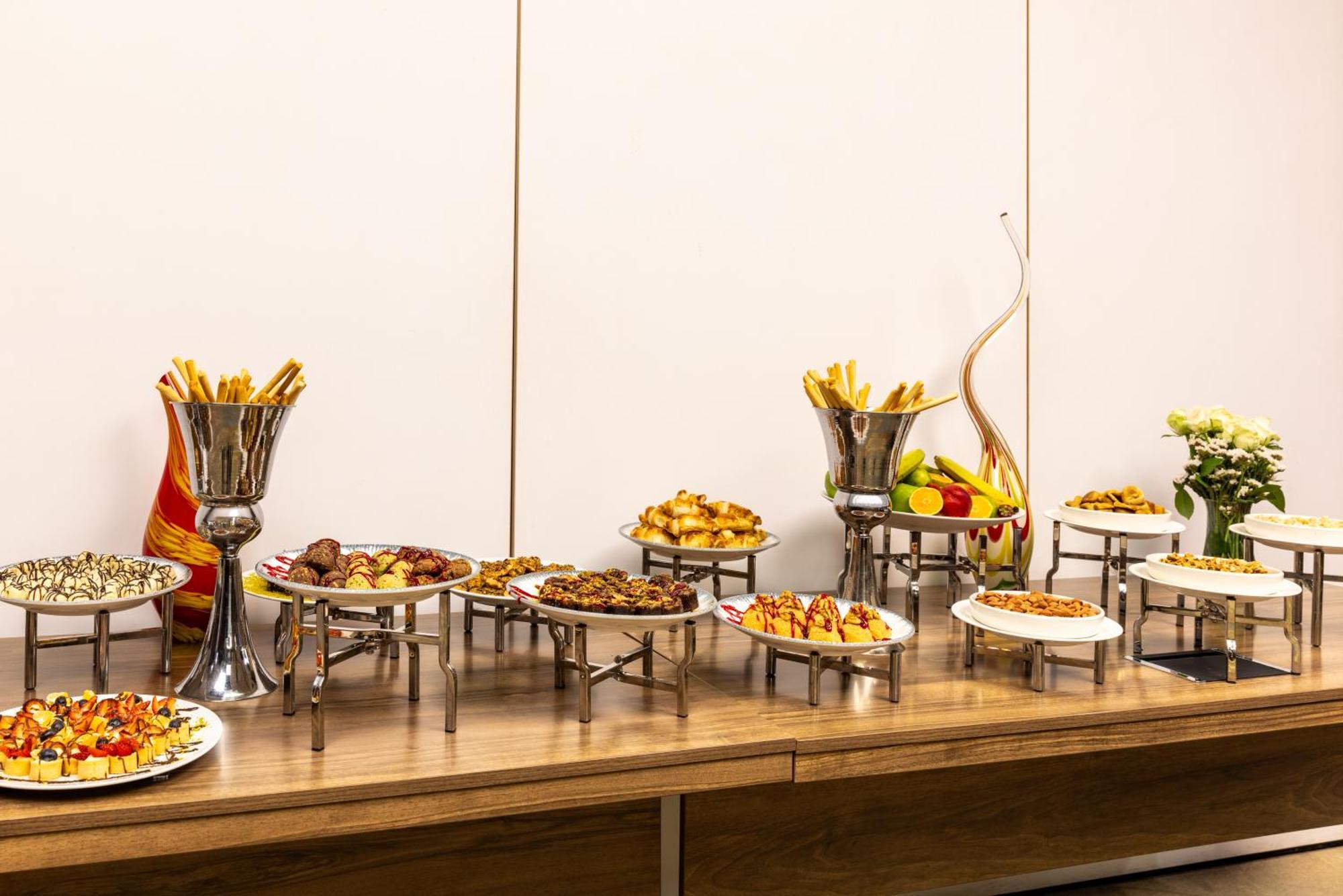 클라리온 호텔 골든 혼 이스탄불 외부 사진 A buffet