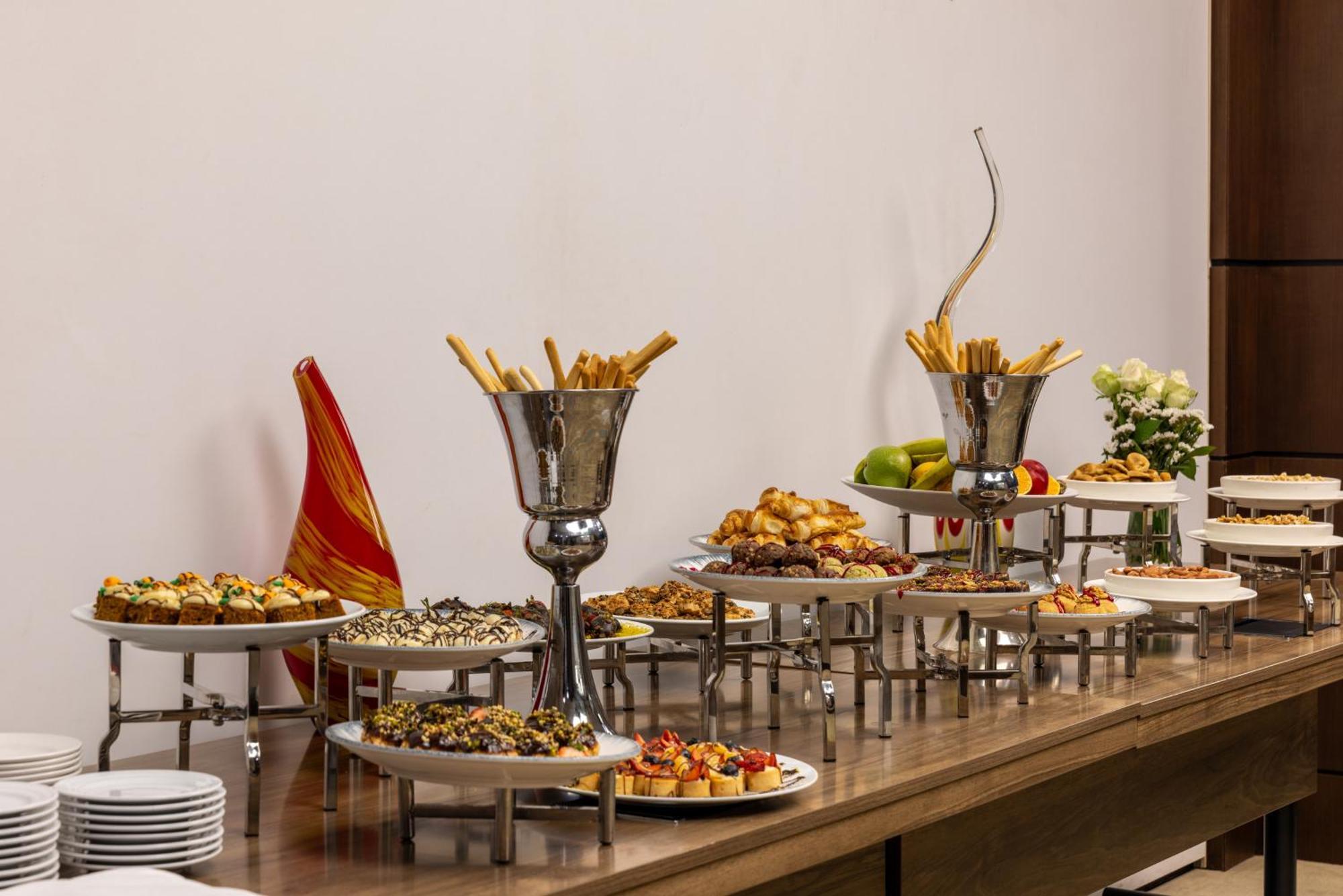 클라리온 호텔 골든 혼 이스탄불 외부 사진 A buffet