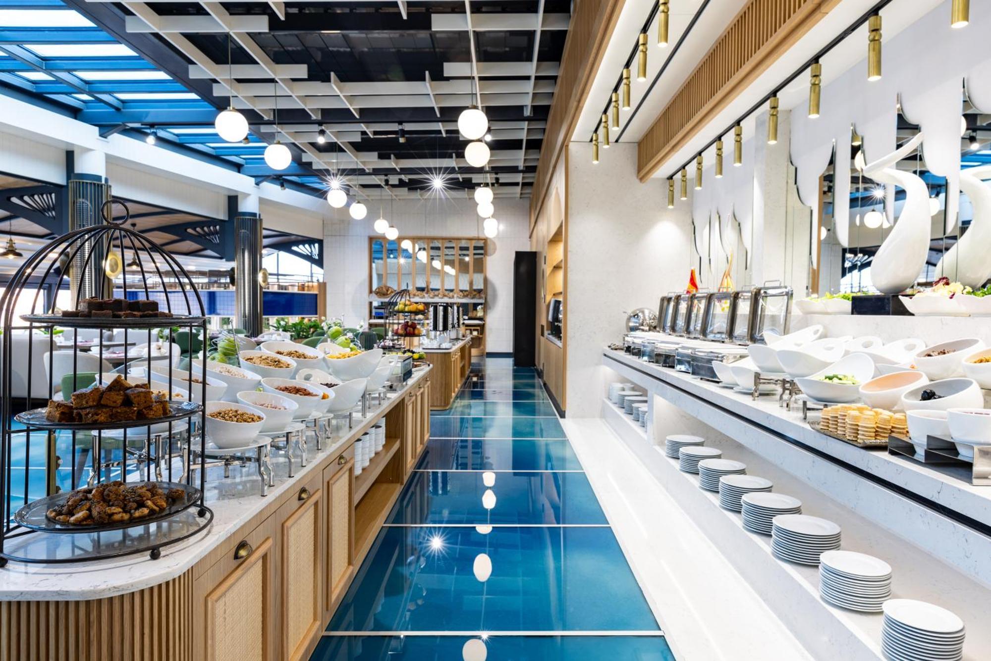 클라리온 호텔 골든 혼 이스탄불 외부 사진 The buffet at the lounge