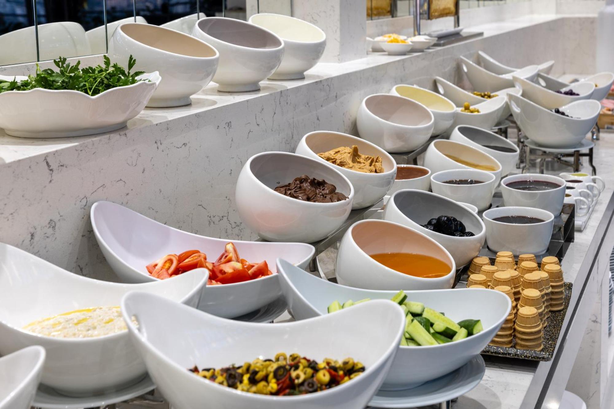 클라리온 호텔 골든 혼 이스탄불 외부 사진 A salad bar